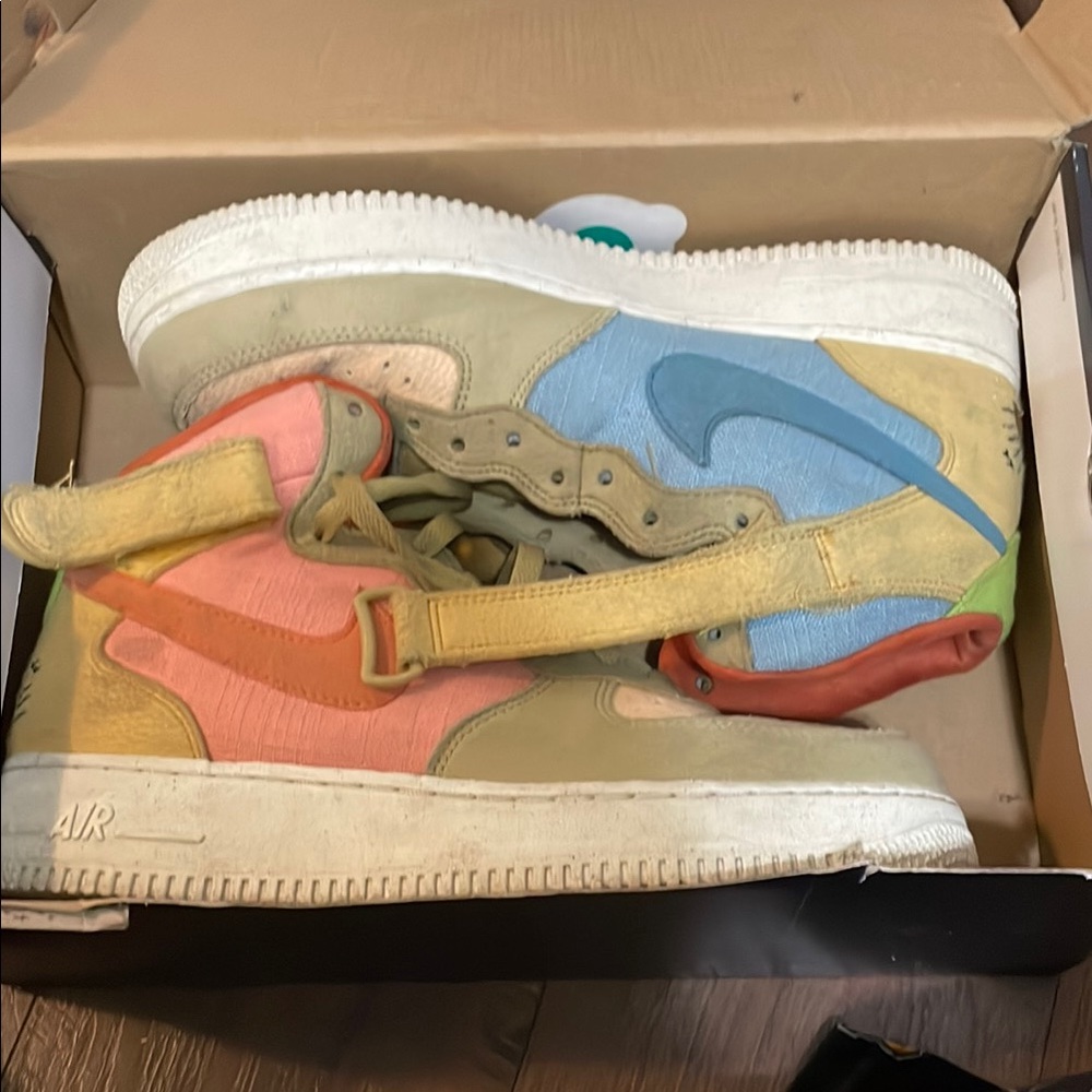 Nike Sun Club High-Tops in Olive and Orange